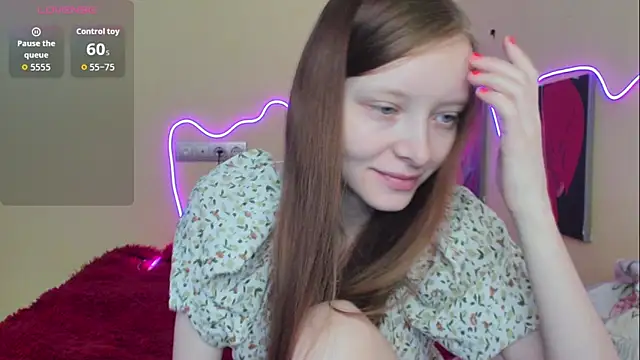 Snapshot of AliceHaris chatting on 10.05.25 AliceHaris online show from 10.05.25