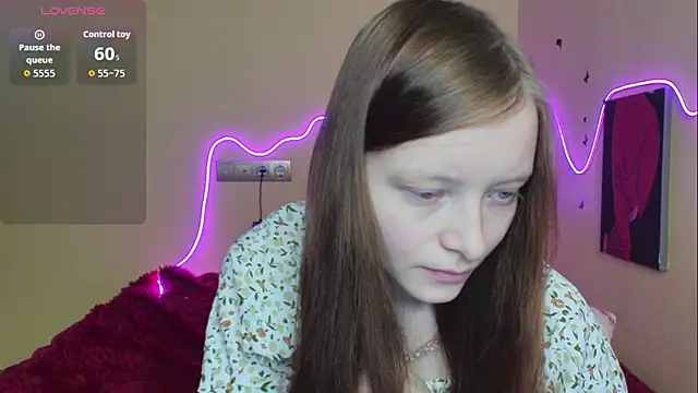 Snapshot of AliceHaris chatting on 10.07.25 AliceHaris online show from 10.07.25