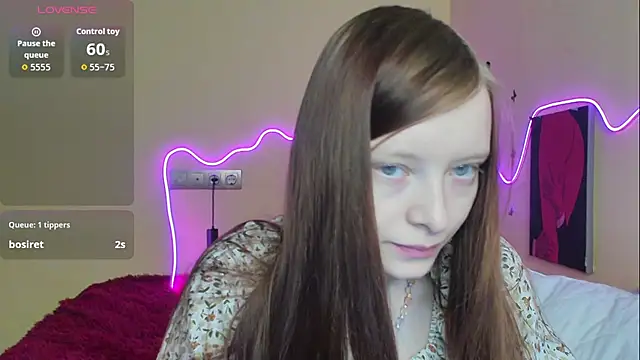 Snapshot of AliceHaris chatting on 10.08.25 AliceHaris online show from 10.08.25