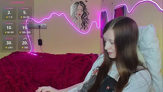 Snapshot of AliceHaris chatting on 10.10.25 AliceHaris online show from 10.10.25