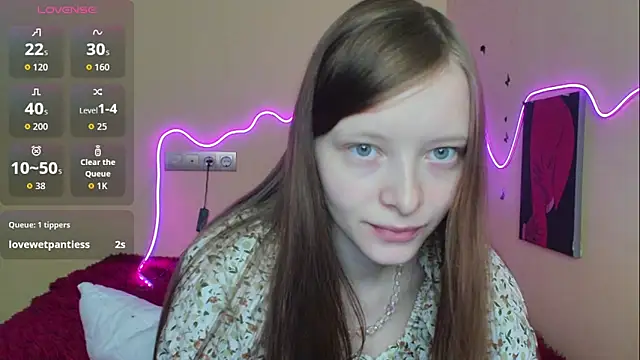 Snapshot of AliceHaris chatting on 10.11.25 AliceHaris online show from 10.11.25