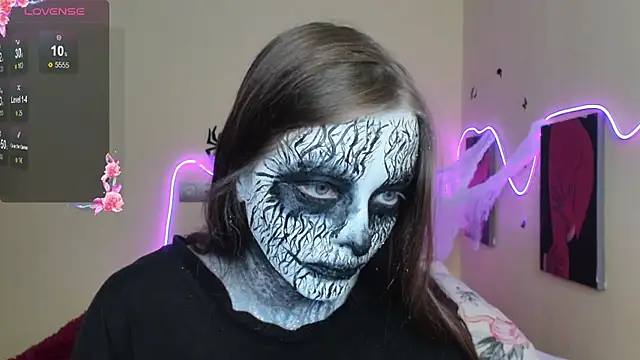 Snapshot of AliceHaris chatting on 11.01.25 AliceHaris online show from 11.01.25