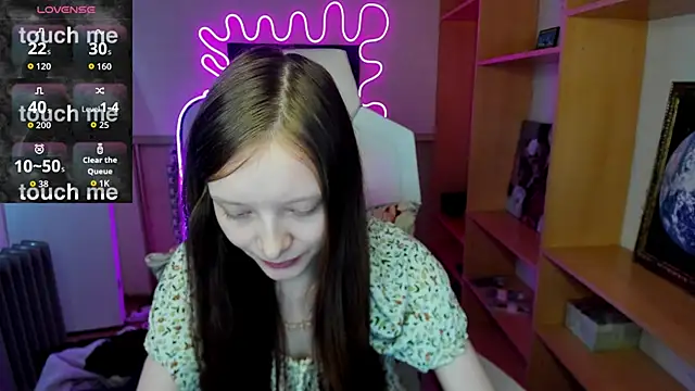 Snapshot of AliceHaris chatting on 11.07.25 AliceHaris online show from 11.07.25