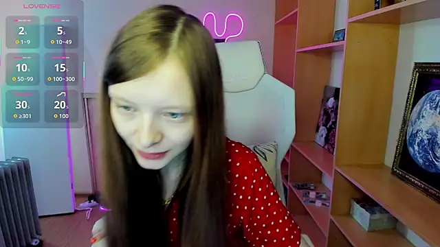 Snapshot of AliceHaris chatting on 11.08.25 AliceHaris online show from 11.08.25