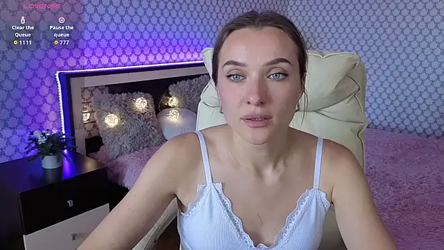 EmmySkyy online show from 09.15.25