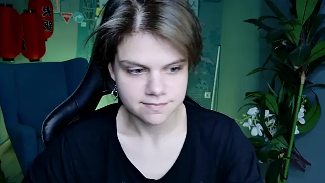 Snapshot of EllieMurler chatting on 10.01.25 EllieMurler online show from 10.01.25