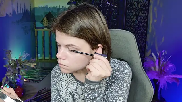 Snapshot of EllieMurler chatting on 10.02.25 EllieMurler online show from 10.02.25