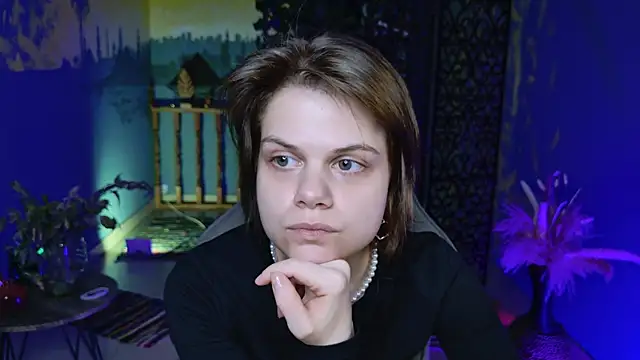 Snapshot of EllieMurler chatting on 10.13.25 EllieMurler online show from 10.13.25