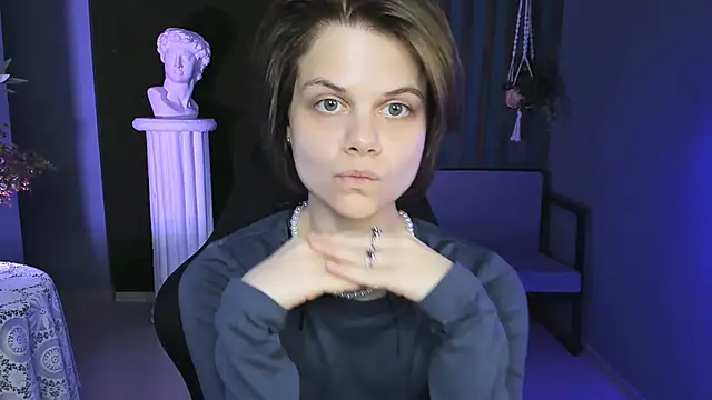 Snapshot of EllieMurler chatting on 10.17.25 EllieMurler online show from 10.17.25