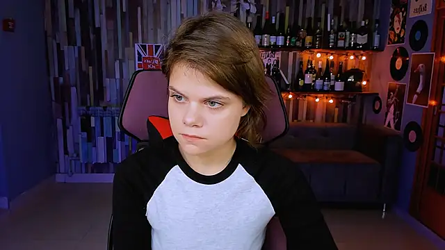 Snapshot of EllieMurler chatting on 11.11.25 EllieMurler online show from 11.11.25