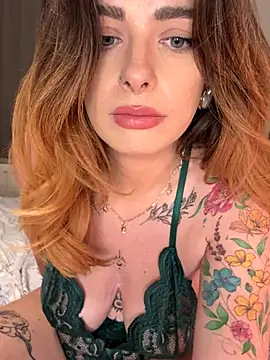 Snapshot of PiperPassionX chatting on 10.04.25 PiperPassionX online show from 10.04.25