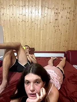 Snapshot of FoxStudioSex chatting on 09.25.25 FoxStudioSex online show from 09.25.25