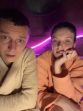 Snapshot of FoxStudioSex chatting on 10.31.25 FoxStudioSex online show from 10.31.25