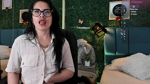 Linagh  online show from 11.24.25