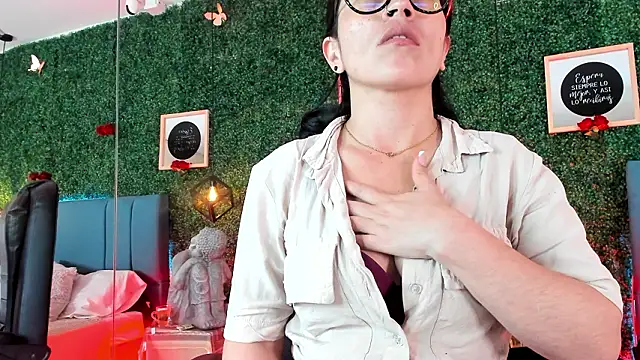 Snapshot of Linagh_ chatting on 02.27.26 Linagh online show from 02.27.26