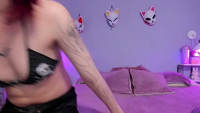 Zoe Lynch  online show from 10.07.25