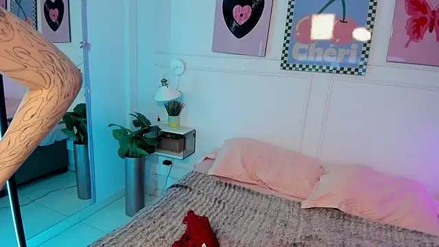 Zoe Lynch  online show from 04.10.26