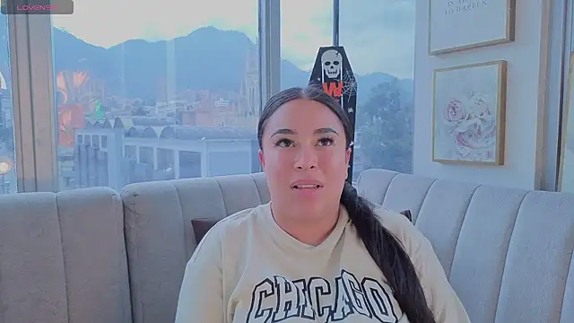 Snapshot of Zoey_thompson chatting on 10.30.25 Zoey thompson online show from 10.30.25