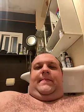 Snapshot of ArturoElPeque chatting on 10.19.25 ArturoElPeque online show from 10.19.25