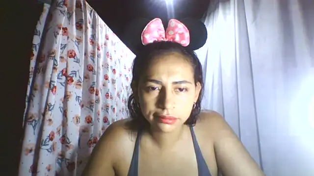 Snapshot of Anabelhotxx16 chatting on 09.19.25 Anabelhotxx16 online show from 09.19.25