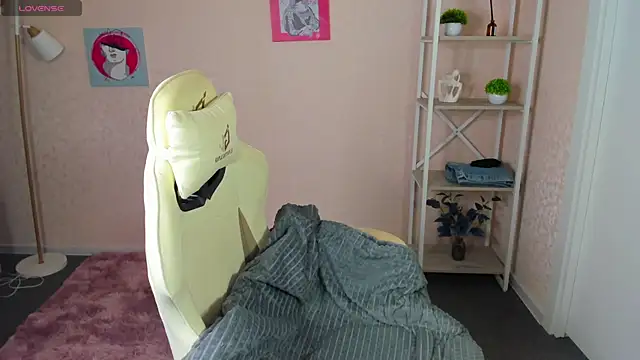 Snapshot of R0cket_bunny chatting on 09.13.25 R0cket bunny online show from 09.13.25