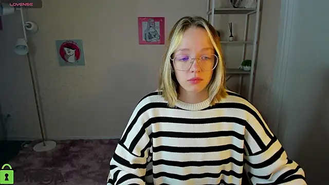 Snapshot of R0cket_bunny chatting on 10.09.25 R0cket bunny online show from 10.09.25