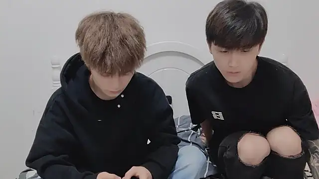 linger2563 online show from 10.14.25