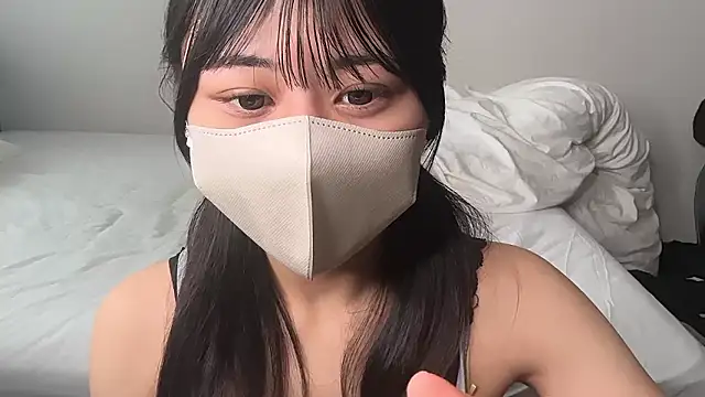 Snapshot of 0p-saki-p0 chatting on 04.23.26 0p-saki-p0 online show from 04.23.26