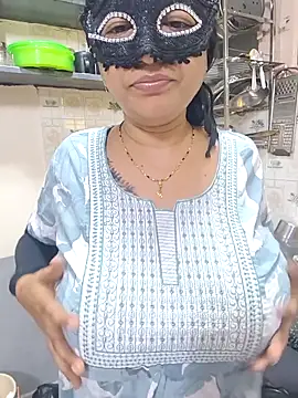 Queen Nightt online show from 10.07.25