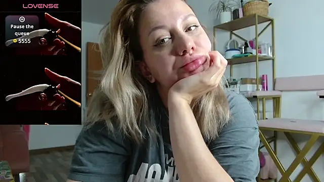 Avrora  Love online show from 10.22.25