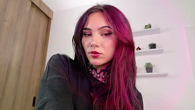 Snapshot of sara_queen10 chatting on 04.29.26 sara queen10 online show from 04.29.26