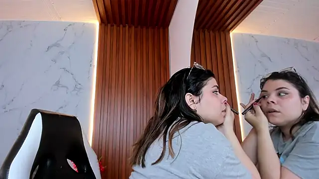 Snapshot of shasha_bloom chatting on 09.15.25 shasha bloom online show from 09.15.25