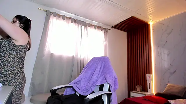 Snapshot of shasha_bloom chatting on 09.28.25 shasha bloom online show from 09.28.25