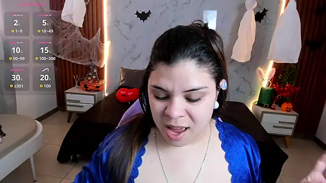 Snapshot of shasha_bloom chatting on 10.29.25 shasha bloom online show from 10.29.25