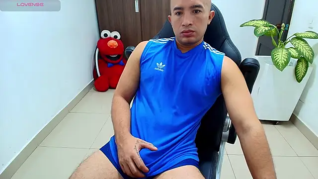 Snapshot of sebastian_oconnor77 chatting on 10.07.25 sebastian oconnor77 online show from 10.07.25