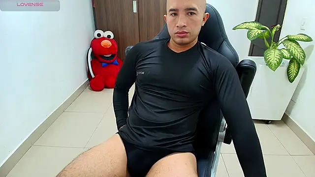 Snapshot of sebastian_oconnor77 chatting on 10.08.25 sebastian oconnor77 online show from 10.08.25