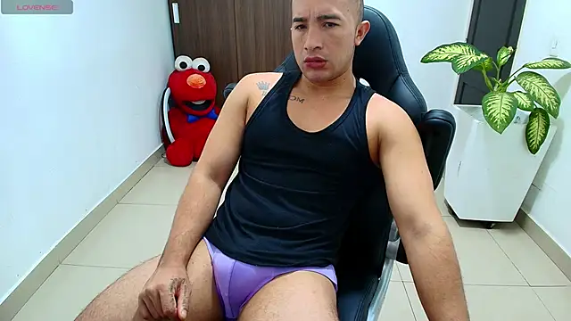 Snapshot of sebastian_oconnor77 chatting on 10.17.25 sebastian oconnor77 online show from 10.17.25