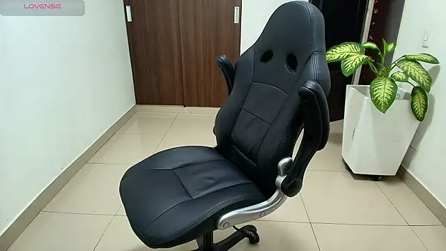 Snapshot of sebastian_oconnor77 chatting on 11.05.25 sebastian oconnor77 online show from 11.05.25