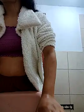 Snapshot of airamoon chatting on 10.26.25 airamoon online show from 10.26.25