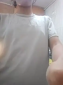 Snapshot of Natzu_Choi chatting on 09.28.25 Natzu Choi online show from 09.28.25