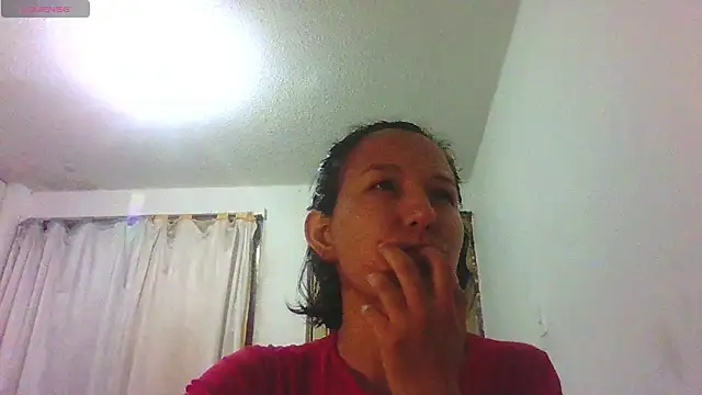 Snapshot of Natzu_Choi chatting on 10.01.25 Natzu Choi online show from 10.01.25