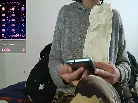 Snapshot of Natzu_Choi chatting on 11.07.25 Natzu Choi online show from 11.07.25