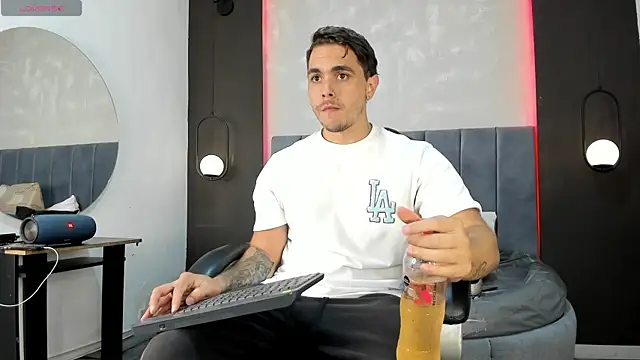 Liam walk  online show from 10.10.25