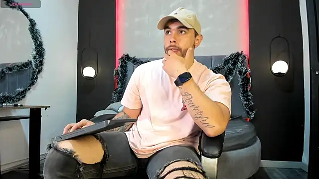 Snapshot of Liam_walk_ chatting on 12.22.25 Liam walk online show from 12.22.25