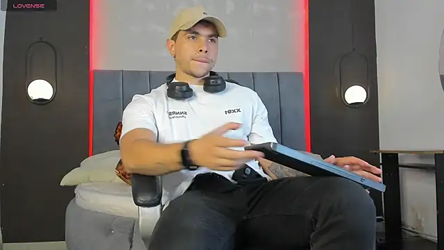 Snapshot of Liam_walk_ chatting on 02.12.26 Liam walk online show from 02.12.26