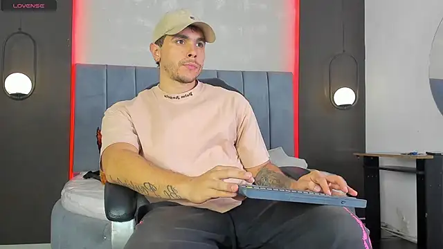 Snapshot of Liam_walk_ chatting on 02.17.26 Liam walk online show from 02.17.26