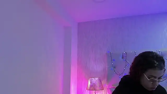 Pamelamiler   online show from 10.14.25