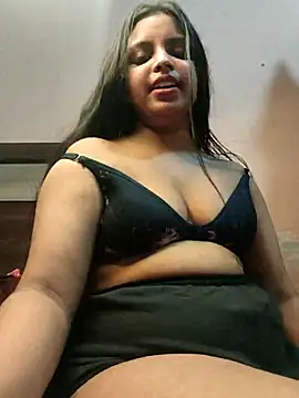 Snapshot of Maahhii_2 chatting on 05.14.26 Maahhii 2 online show from 05.14.26
