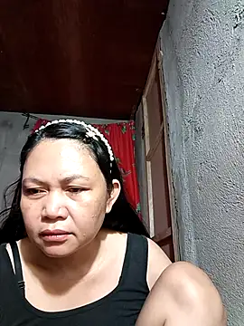 Snapshot of Everleigh_mom chatting on 09.28.25 Everleigh mom online show from 09.28.25