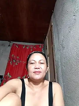 Snapshot of Everleigh_mom chatting on 09.30.25 Everleigh mom online show from 09.30.25